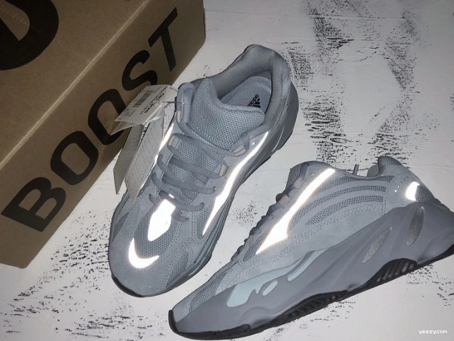 700 Blue v2 FV8424 Boost Hospital Yeezy Adidas 1101